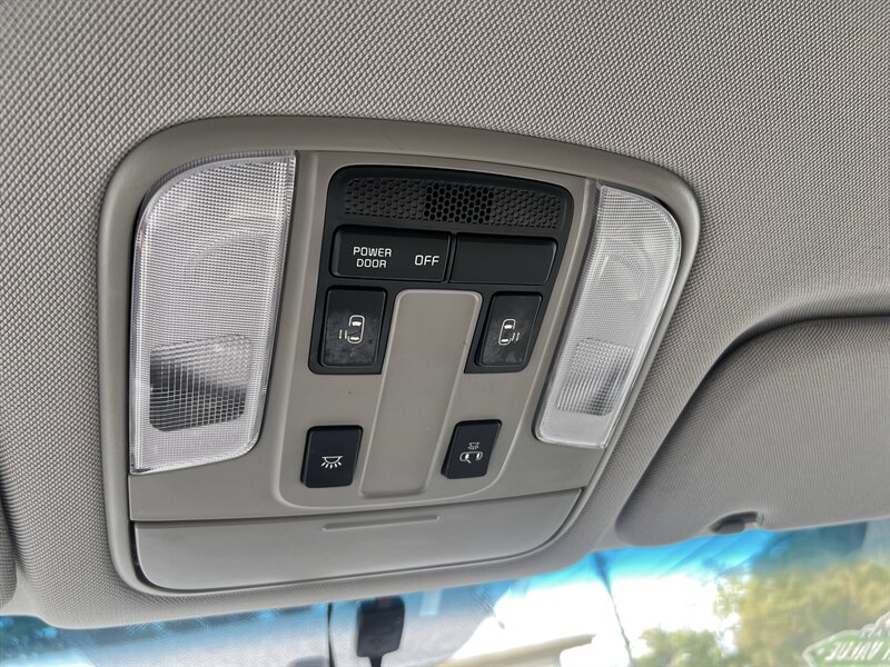 2017 Kia Sedona LX - Photo 27 - Madison, OH 44057