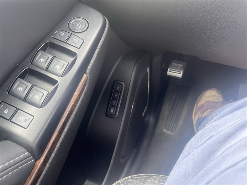 2017 Chevrolet Tahoe LT - Photo 18 - Madison, OH 44057