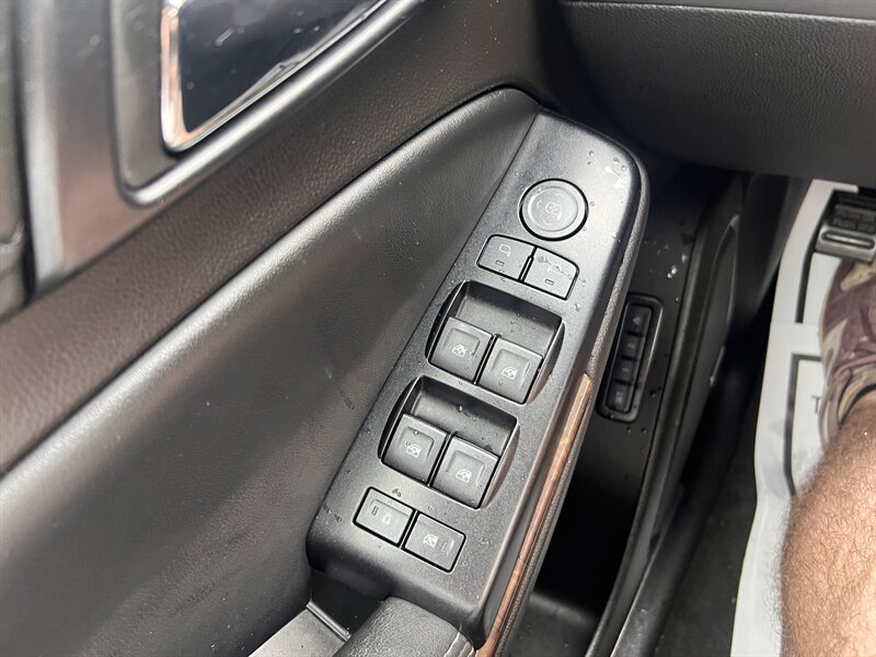 2017 Chevrolet Tahoe LT - Photo 19 - Madison, OH 44057