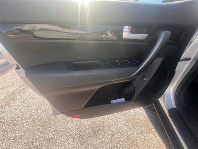 2015 Kia Sorento LX   - Photo 10 - Madison, OH 44057