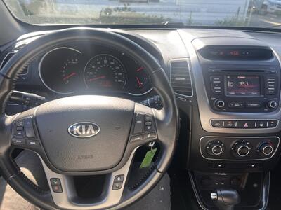 2015 Kia Sorento LX   - Photo 11 - Madison, OH 44057