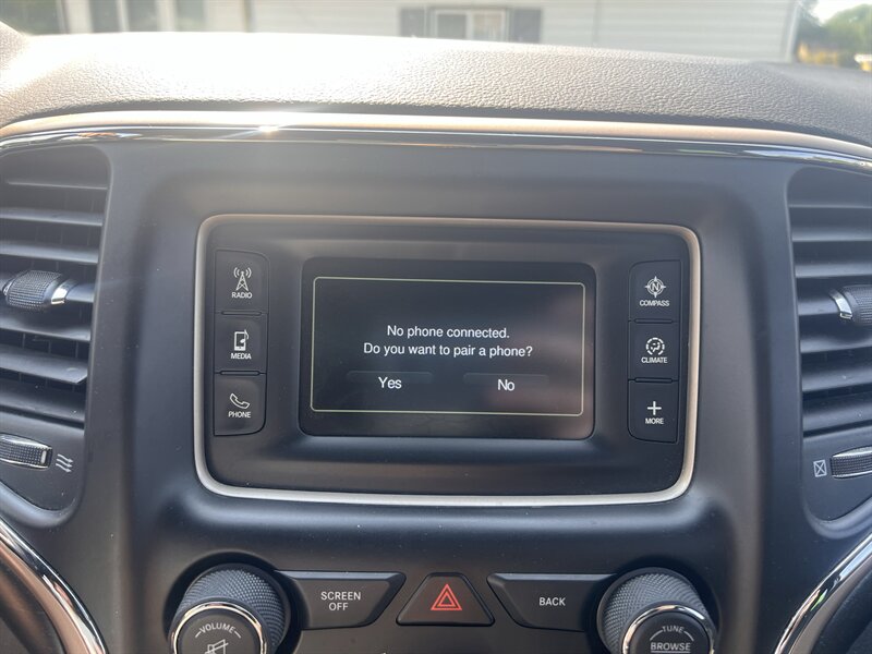 2015 Jeep Grand Cherokee Laredo - Photo 15 - Madison, OH 44057