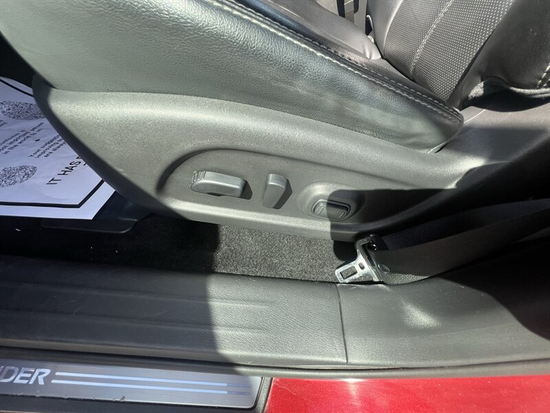2016 Nissan Pathfinder Platinum - Photo 11 - Madison, OH 44057