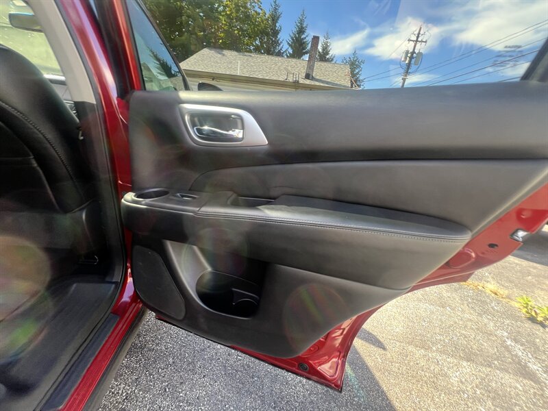 2016 Nissan Pathfinder Platinum - Photo 48 - Madison, OH 44057