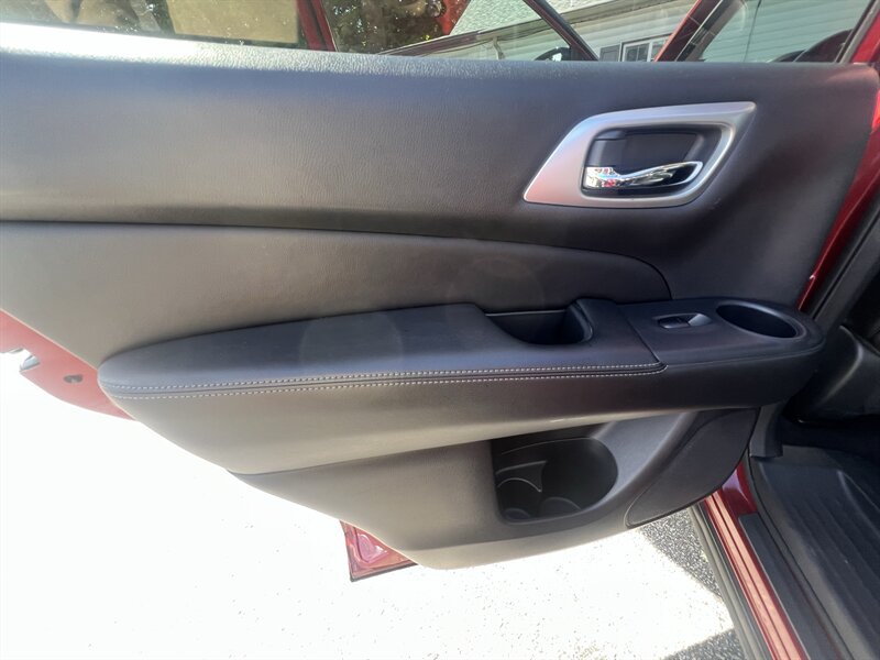 2016 Nissan Pathfinder Platinum - Photo 35 - Madison, OH 44057