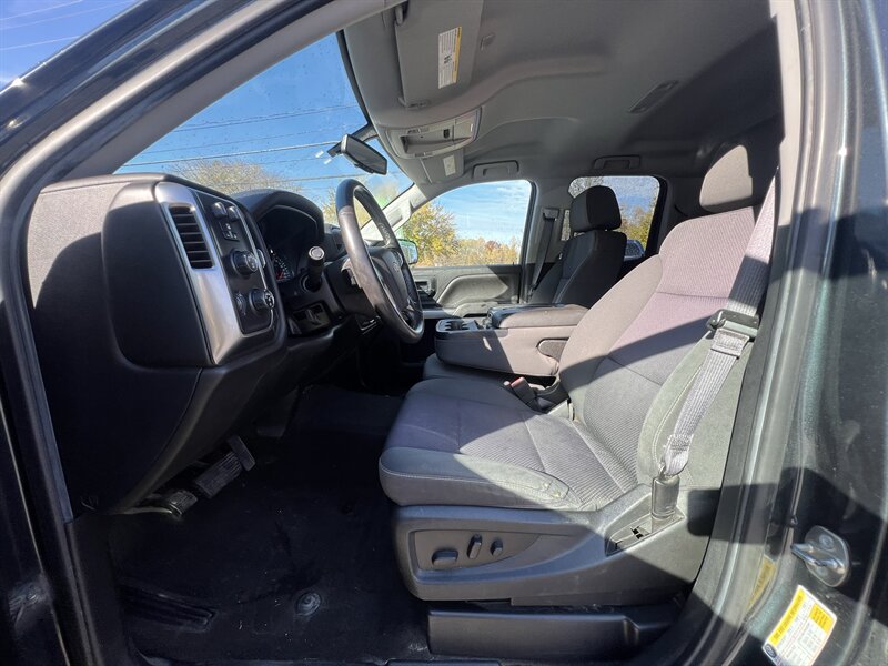 2017 Chevrolet Silverado 1500 LT - Photo 10 - Madison, OH 44057
