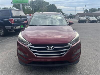 2017 Hyundai TUCSON SE   - Photo 2 - Madison, OH 44057