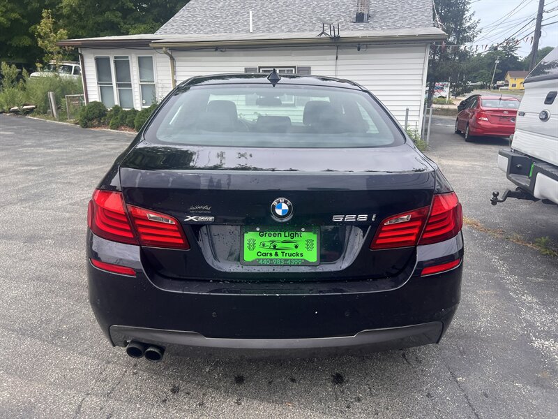 2013 BMW 5 Series 528i xDrive - Photo 6 - Madison, OH 44057