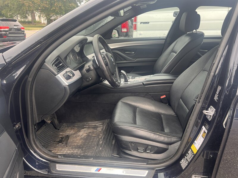 2013 BMW 5 Series 528i xDrive - Photo 9 - Madison, OH 44057