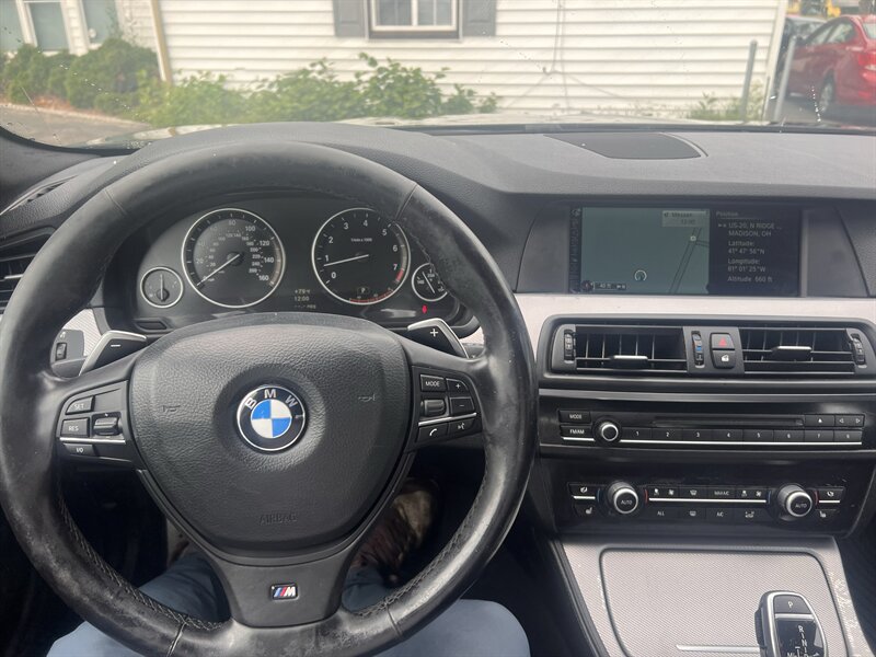 2013 BMW 5 Series 528i xDrive - Photo 11 - Madison, OH 44057