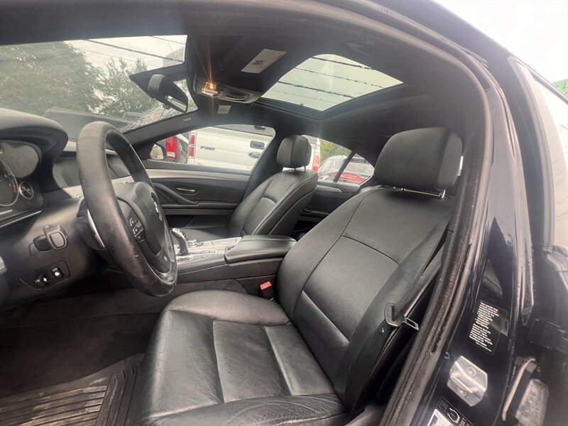 2013 BMW 5 Series 528i xDrive - Photo 18 - Madison, OH 44057