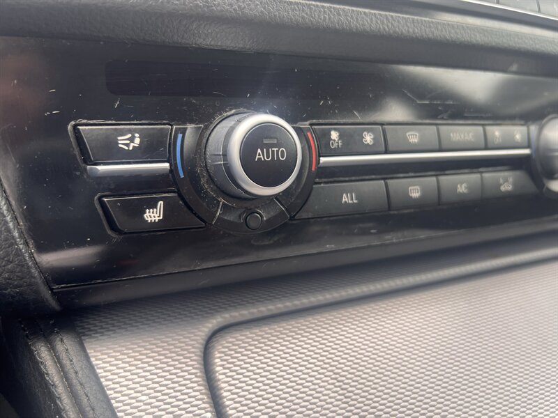 2013 BMW 5 Series 528i xDrive - Photo 16 - Madison, OH 44057