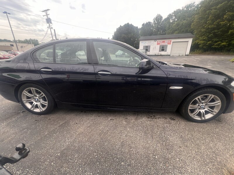 2013 BMW 5 Series 528i xDrive - Photo 4 - Madison, OH 44057