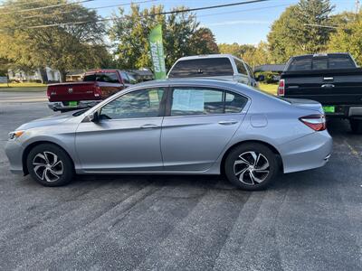2017 Honda Accord LX - Photo 8 - Madison, OH 44057