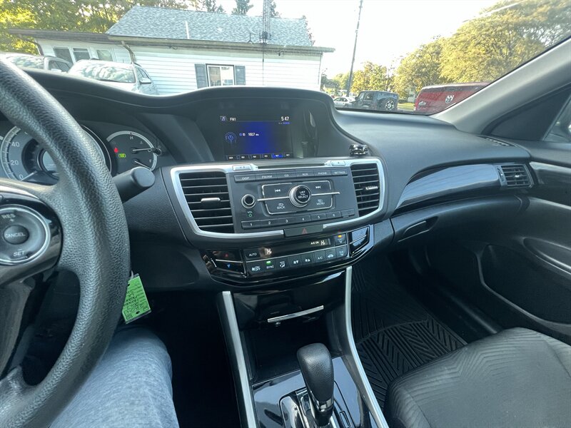 2017 Honda Accord LX - Photo 15 - Madison, OH 44057