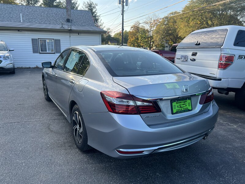 2017 Honda Accord LX - Photo 7 - Madison, OH 44057