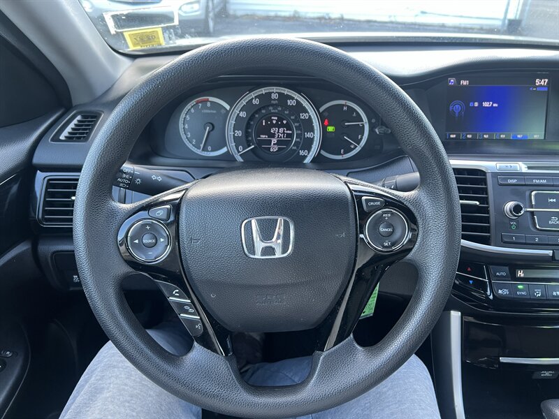 2017 Honda Accord LX - Photo 12 - Madison, OH 44057