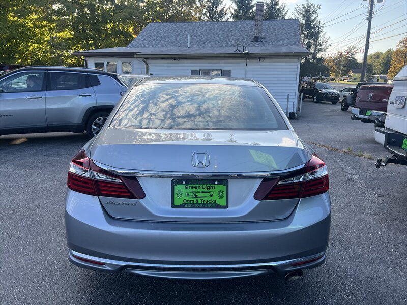 2017 Honda Accord LX - Photo 6 - Madison, OH 44057