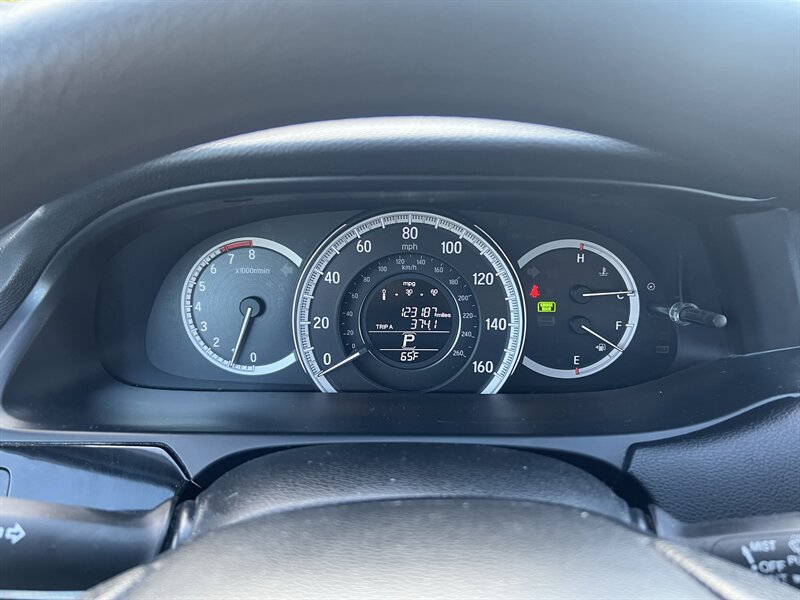 2017 Honda Accord LX - Photo 13 - Madison, OH 44057