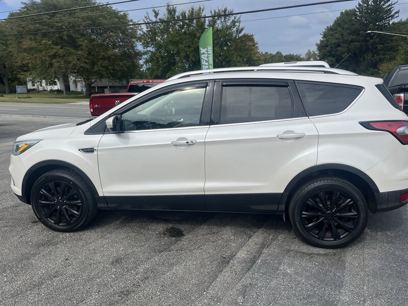 2017 Ford Escape Titanium - Photo 10 - Madison, OH 44057