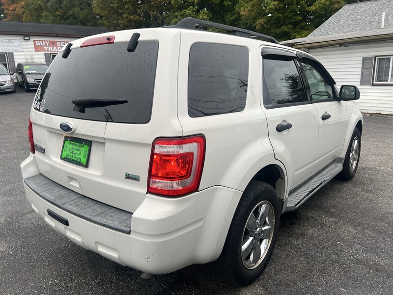 2010 Ford Escape XLT - Photo 5 - Madison, OH 44057