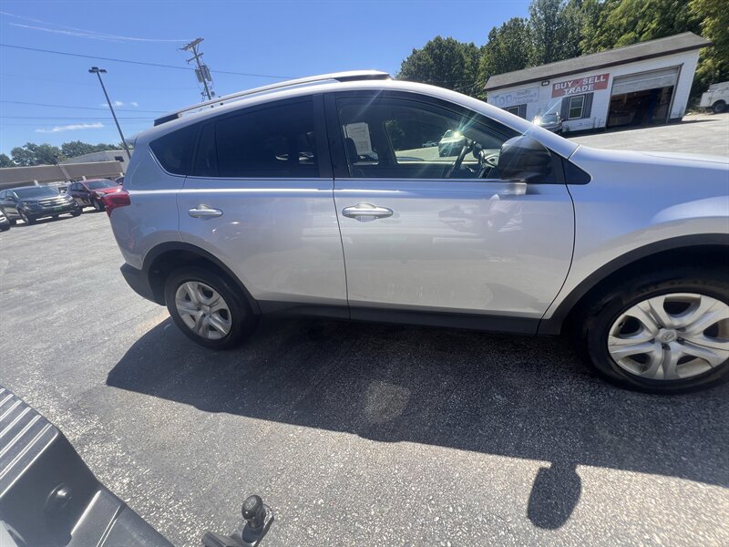 2015 Toyota RAV4 LE - Photo 4 - Madison, OH 44057