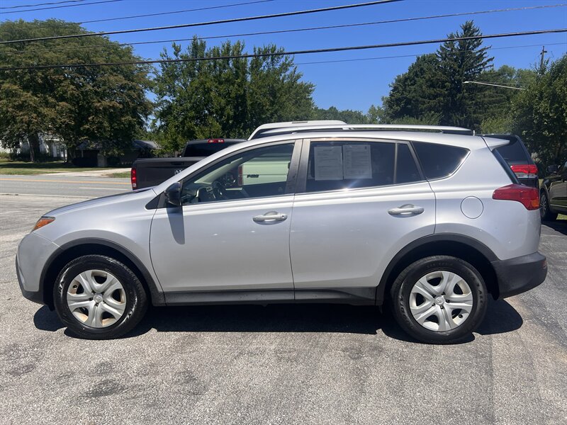 2015 Toyota RAV4 LE - Photo 8 - Madison, OH 44057