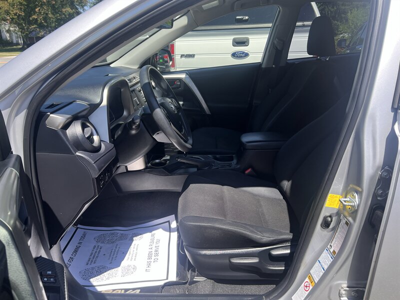 2015 Toyota RAV4 LE - Photo 9 - Madison, OH 44057