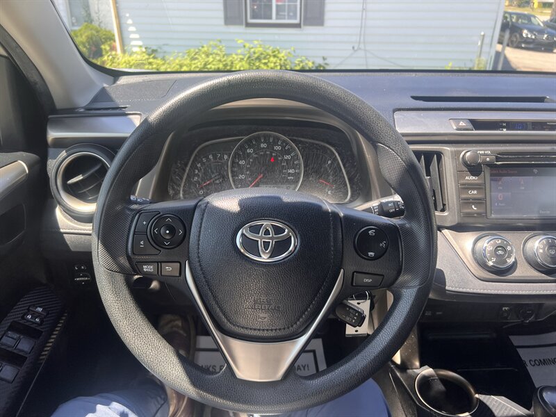 2015 Toyota RAV4 LE - Photo 12 - Madison, OH 44057