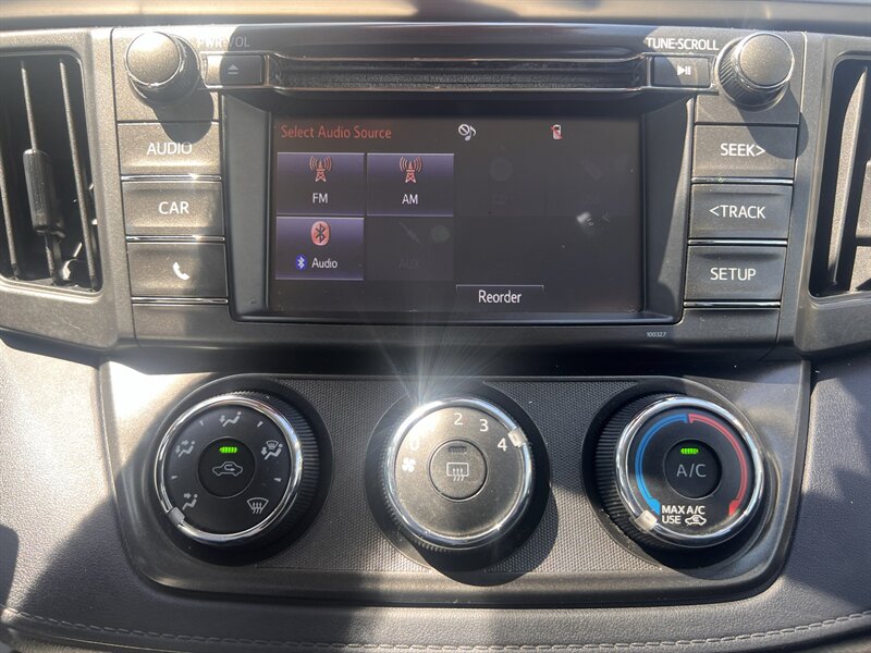 2015 Toyota RAV4 LE - Photo 17 - Madison, OH 44057