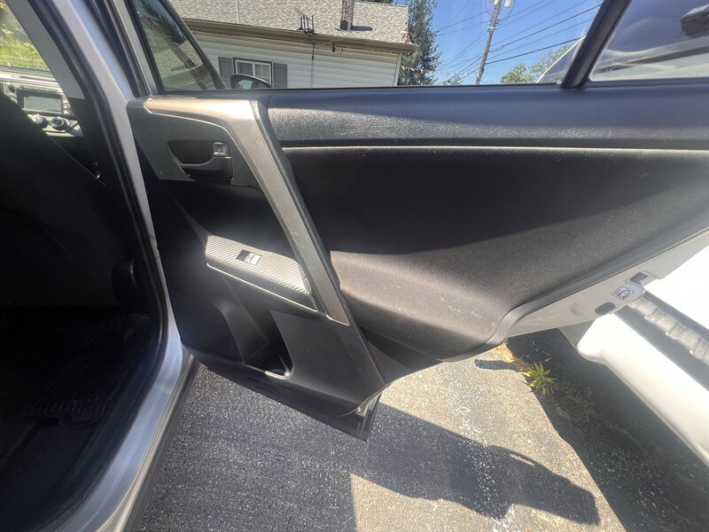 2015 Toyota RAV4 LE - Photo 35 - Madison, OH 44057