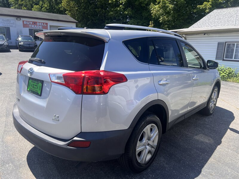 2015 Toyota RAV4 LE - Photo 5 - Madison, OH 44057