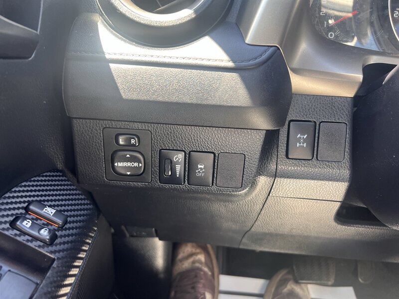 2015 Toyota RAV4 LE - Photo 14 - Madison, OH 44057