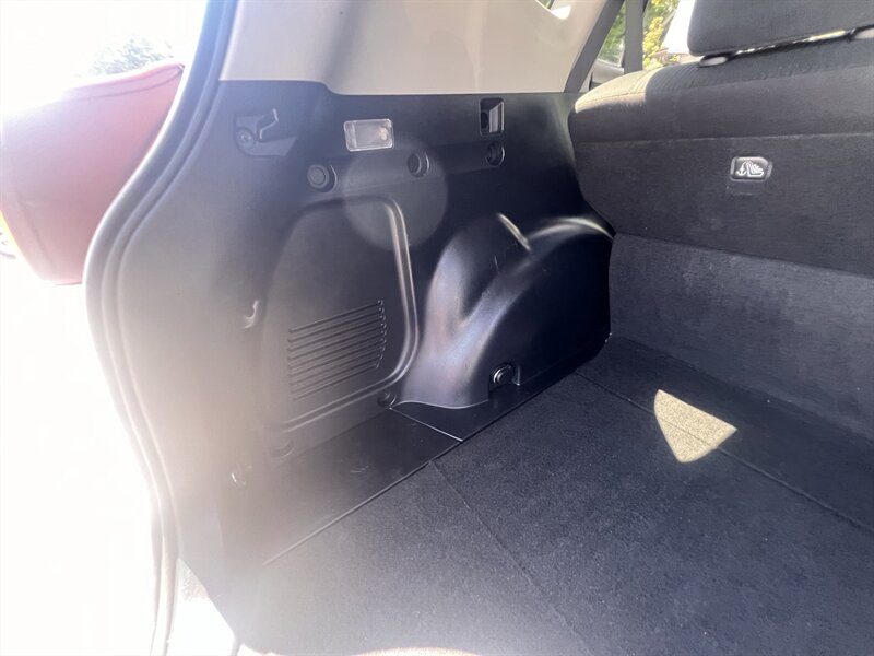 2015 Toyota RAV4 LE - Photo 32 - Madison, OH 44057