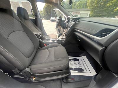 2017 Chevrolet Traverse LT - Photo 42 - Madison, OH 44057