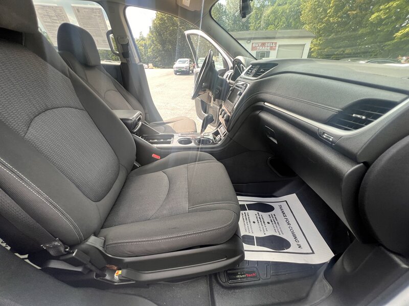2017 Chevrolet Traverse LT - Photo 42 - Madison, OH 44057