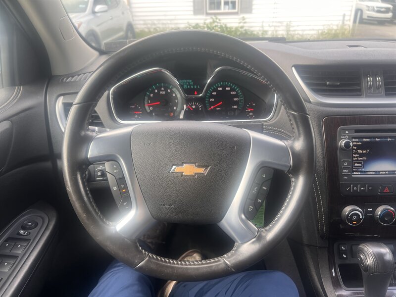 2017 Chevrolet Traverse LT - Photo 13 - Madison, OH 44057