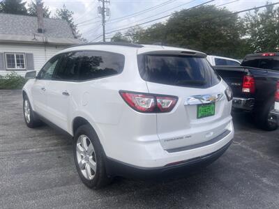 2017 Chevrolet Traverse LT - Photo 7 - Madison, OH 44057