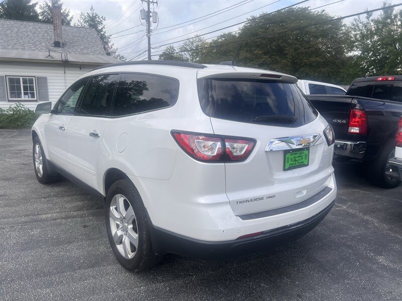 2017 Chevrolet Traverse LT - Photo 7 - Madison, OH 44057