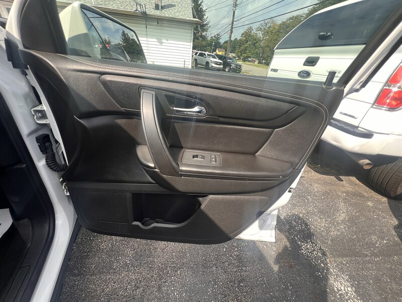 2017 Chevrolet Traverse LT - Photo 44 - Madison, OH 44057