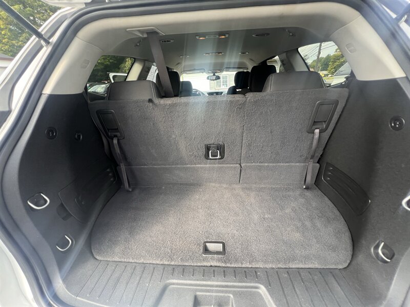 2017 Chevrolet Traverse LT - Photo 29 - Madison, OH 44057