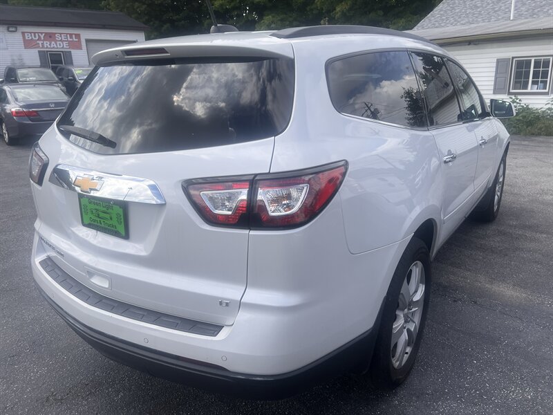 2017 Chevrolet Traverse LT - Photo 5 - Madison, OH 44057