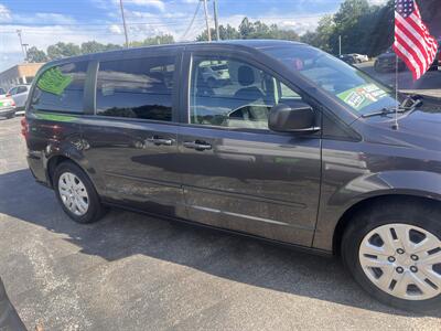 2017 Dodge Grand Caravan SE - Photo 4 - Madison, OH 44057