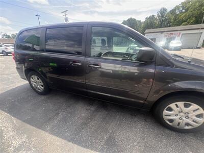 2017 Dodge Grand Caravan SE - Photo 4 - Madison, OH 44057