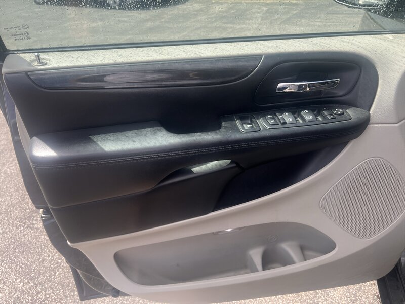 2017 Dodge Grand Caravan SE - Photo 10 - Madison, OH 44057