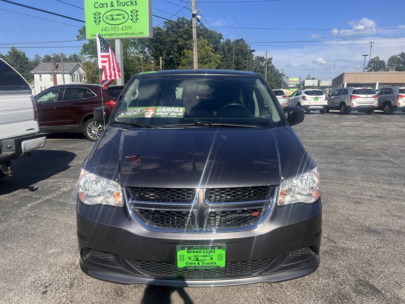 2017 Dodge Grand Caravan SE - Photo 2 - Madison, OH 44057