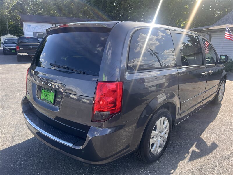 2017 Dodge Grand Caravan SE - Photo 5 - Madison, OH 44057