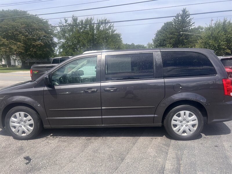 2017 Dodge Grand Caravan SE - Photo 8 - Madison, OH 44057