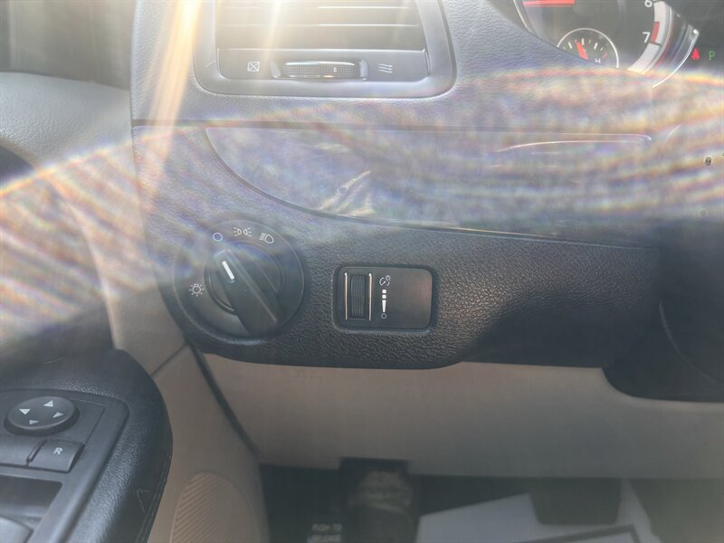 2017 Dodge Grand Caravan SE - Photo 14 - Madison, OH 44057
