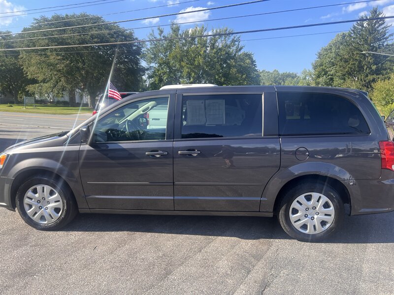 2017 Dodge Grand Caravan SE - Photo 8 - Madison, OH 44057